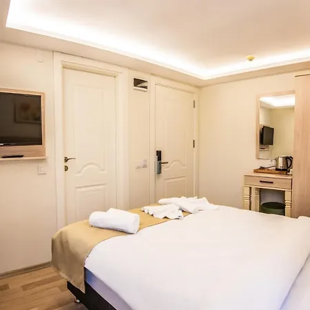 Отель Royal Bosphorus & Hamam 4*